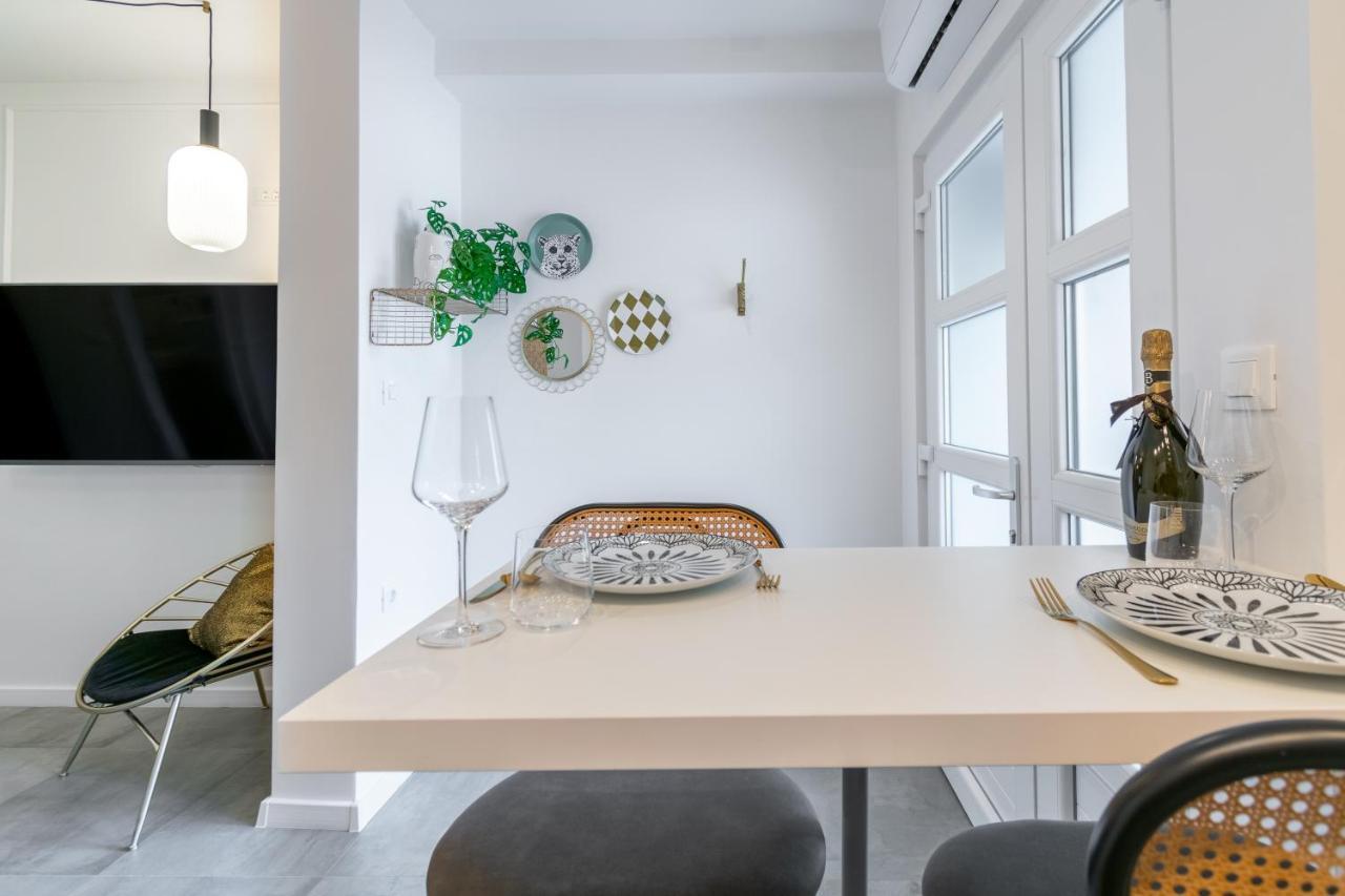 Studio Apartment Smile, Near Beach & Center, Free Parking, Balcony มาคาร์สกา ภายนอก รูปภาพ