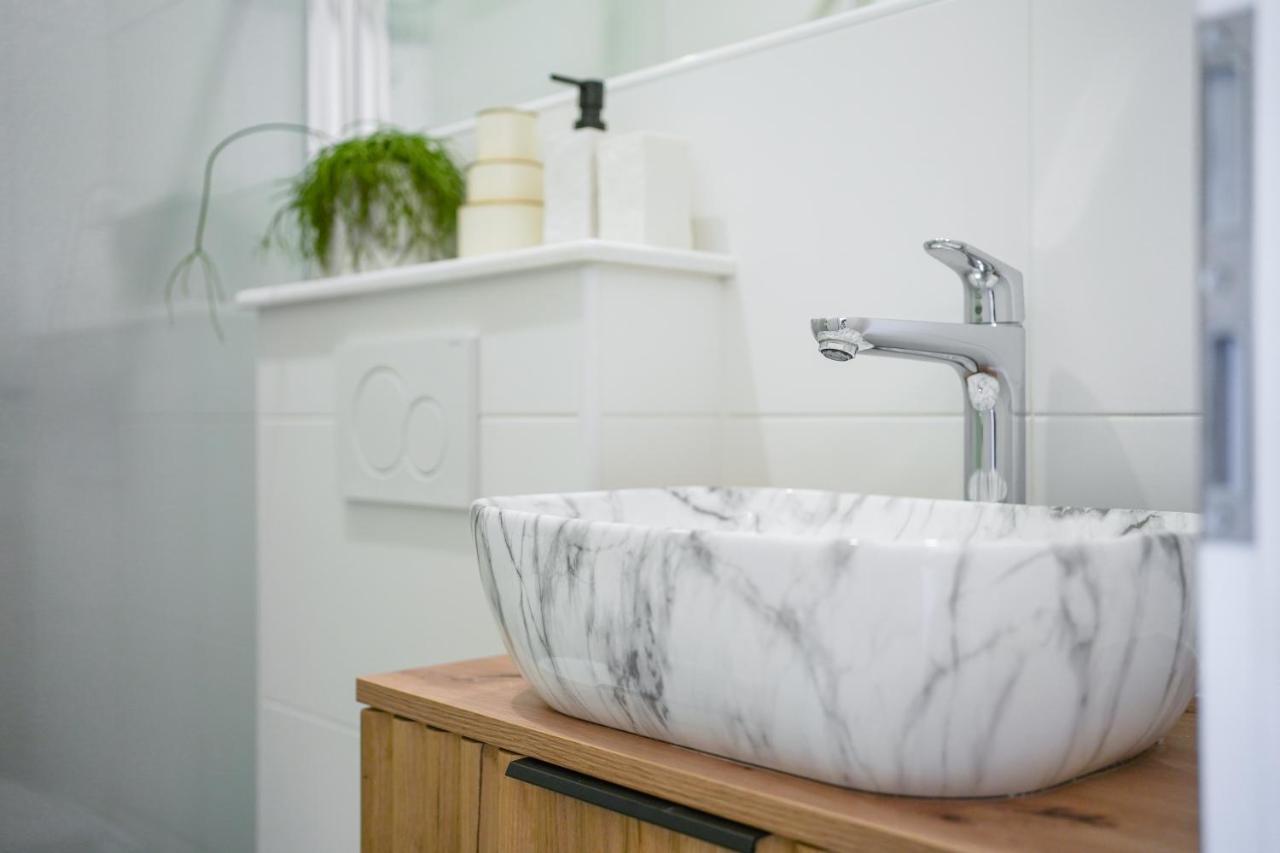 Studio Apartment Smile, Near Beach & Center, Free Parking, Balcony มาคาร์สกา ภายนอก รูปภาพ
